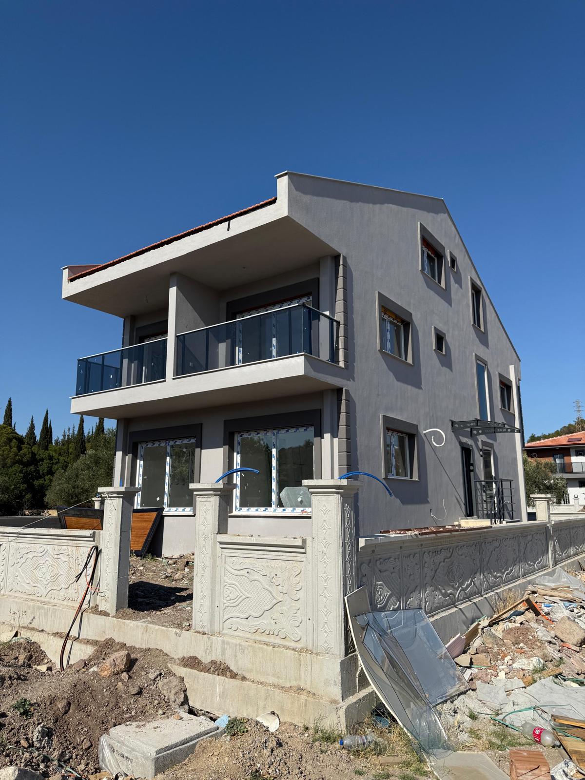 Çandarlıda Denize 400m Lüks 3+1 Triplex İkiz Villa